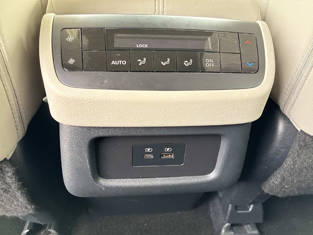 Used 2023 Nissan Pathfinder SL AWD/4WD image 18