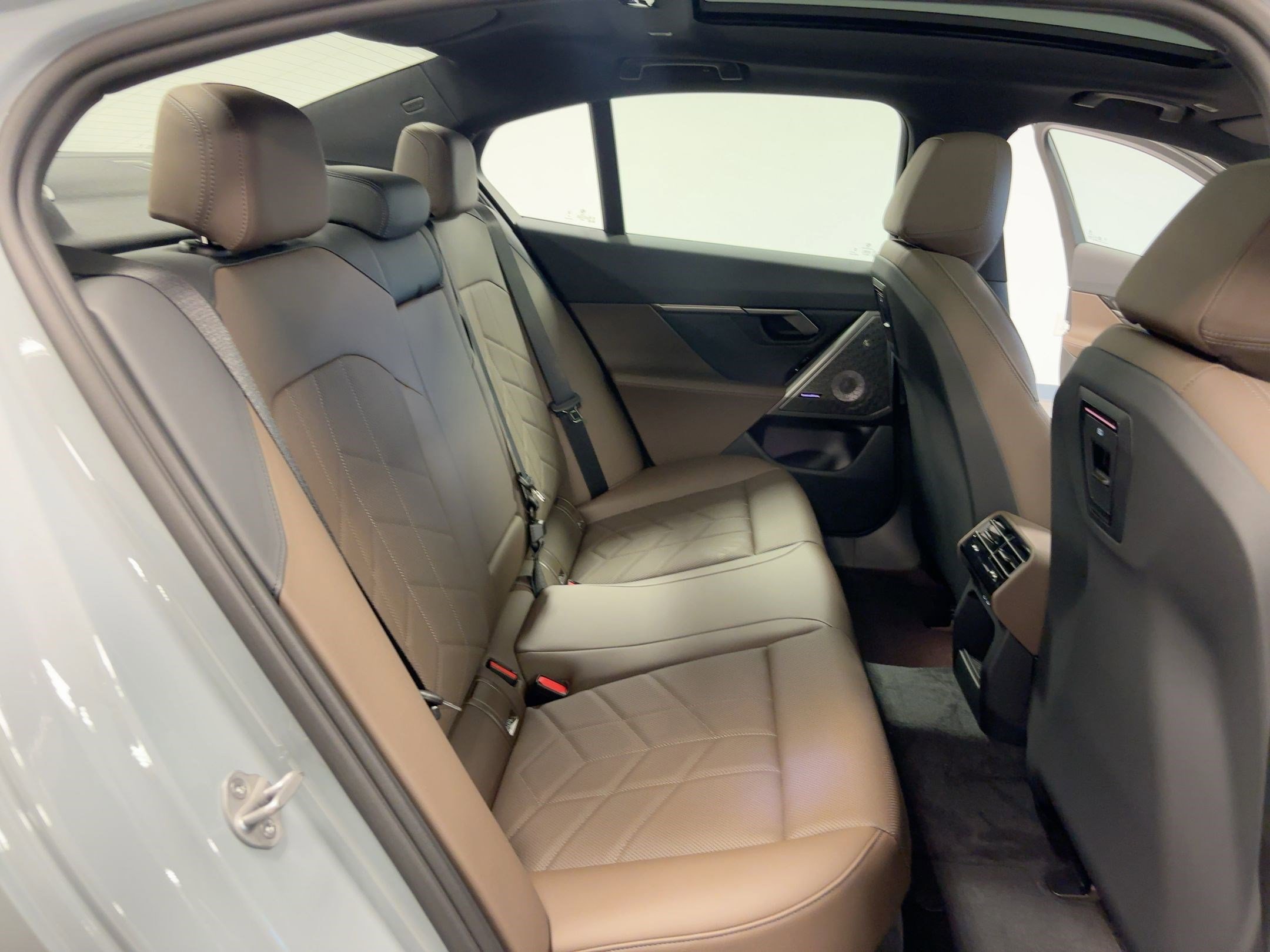 Used 2026 BMW i5 eDrive40 w/ M Sport Package image 27