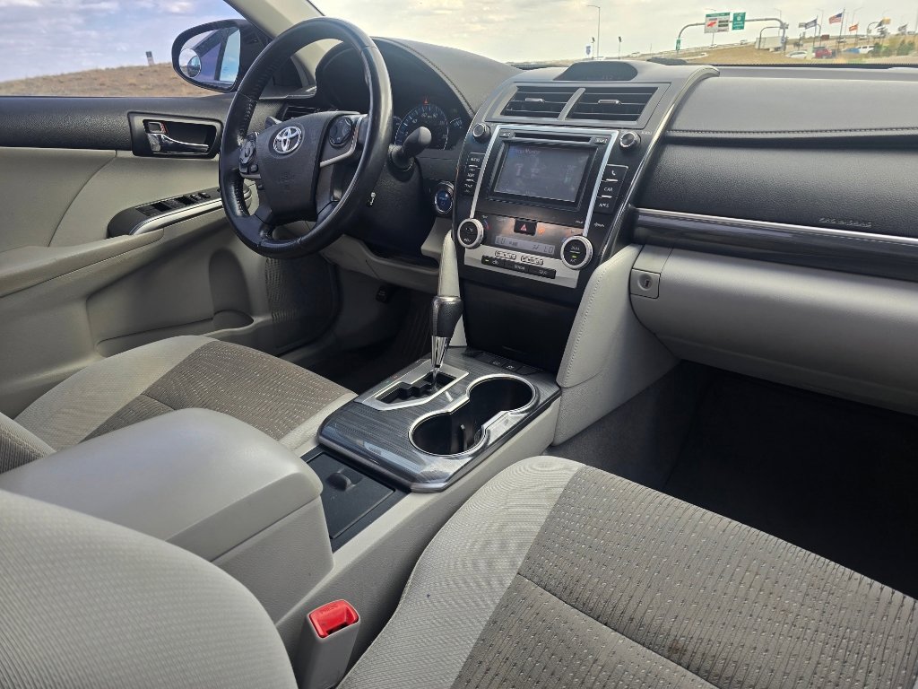 Used 2013 Toyota Camry XLE w/ Convenience Pkg image 28