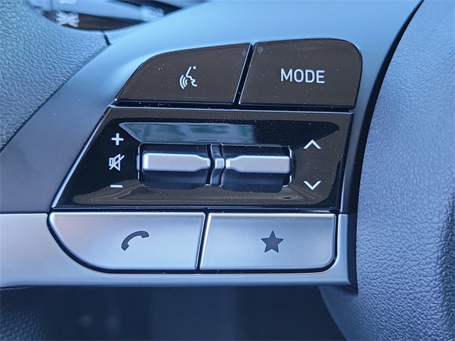 New 2025 Hyundai Elantra SE image 8