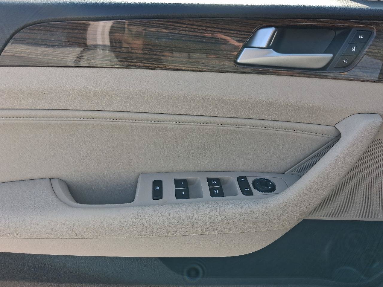 Used 2016 Hyundai Sonata Limited w/ Option Group 05 FWD image 18