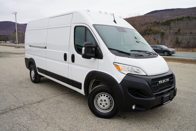 Used 2024 RAM ProMaster 2500 w/ Premium Convenience Group image 3