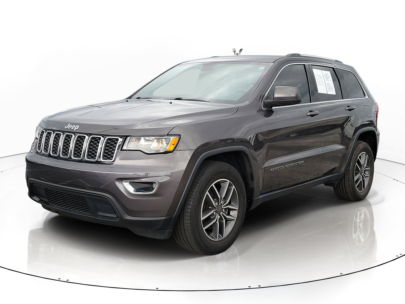 Used 2019 Jeep Grand Cherokee Laredo w/ Laredo X Package RWD image 3