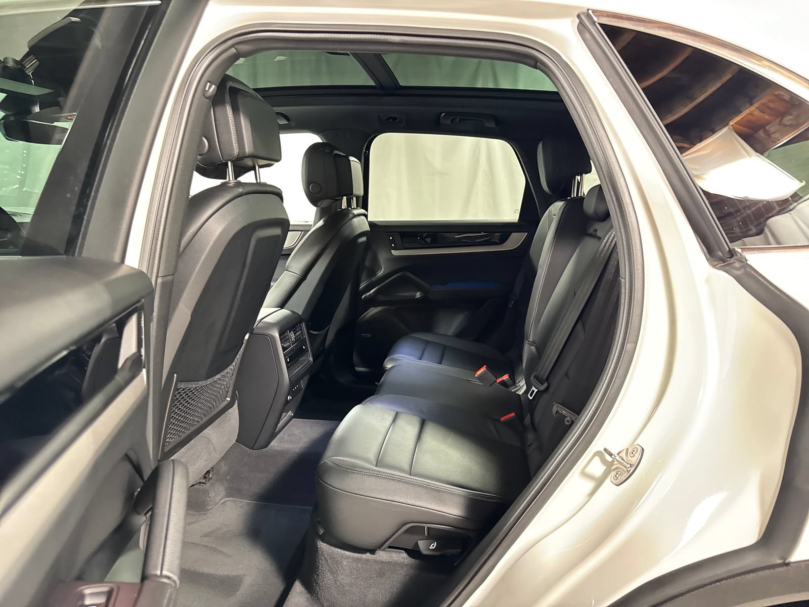 Used 2024 Porsche Cayenne w/ Premium Package AWD/4WD image 5