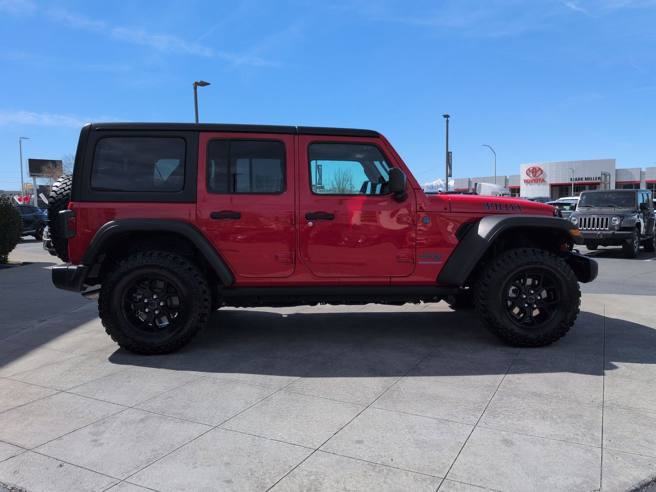 Used 2025 Jeep Wrangler Willys image 2
