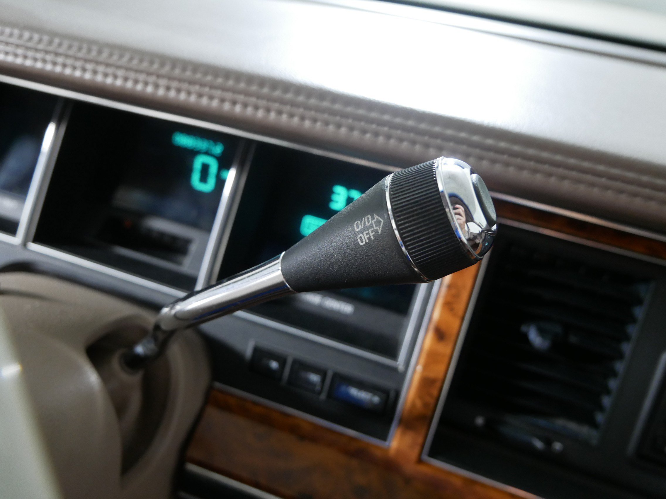 Used 1993 Lincoln Town Car Signature RWD image 24