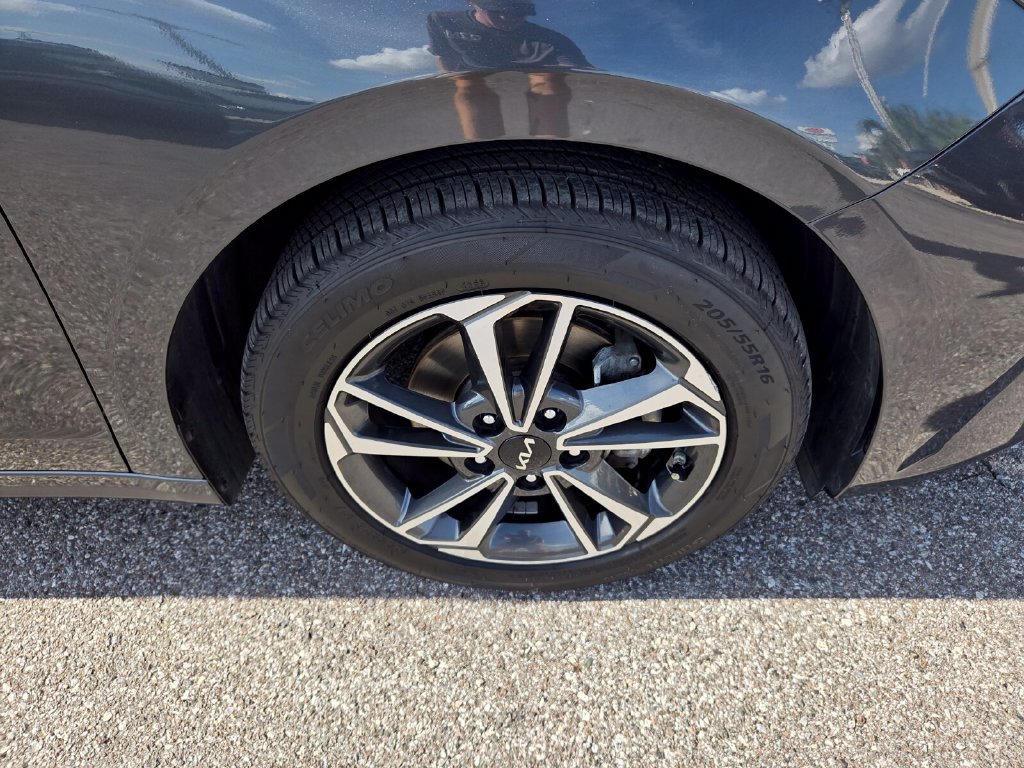 Used 2023 Kia Forte LXS FWD image 17