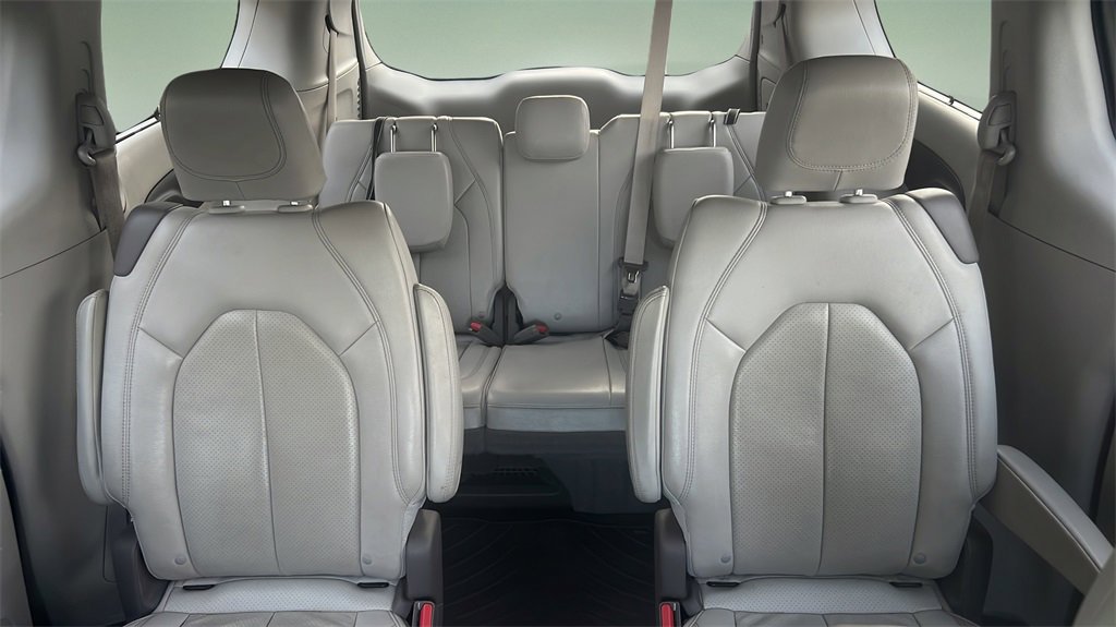 Used 2020 Chrysler Pacifica Touring-L Plus w/ Advanced Safetytec Group image 11