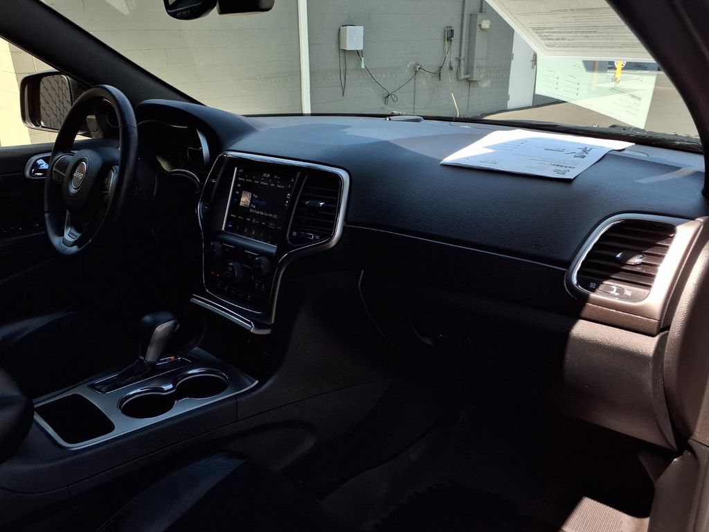 Used 2018 Jeep Grand Cherokee Altitude RWD image 24