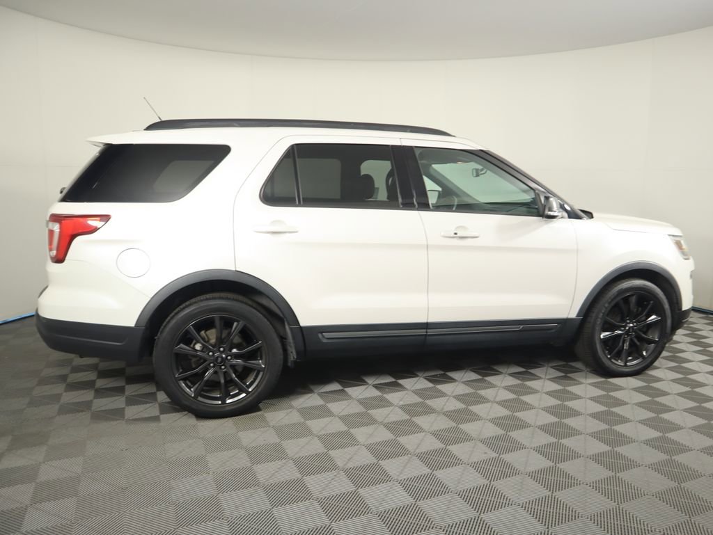 Used 2019 Ford Explorer XLT w/ Equipment Group 202A image 4