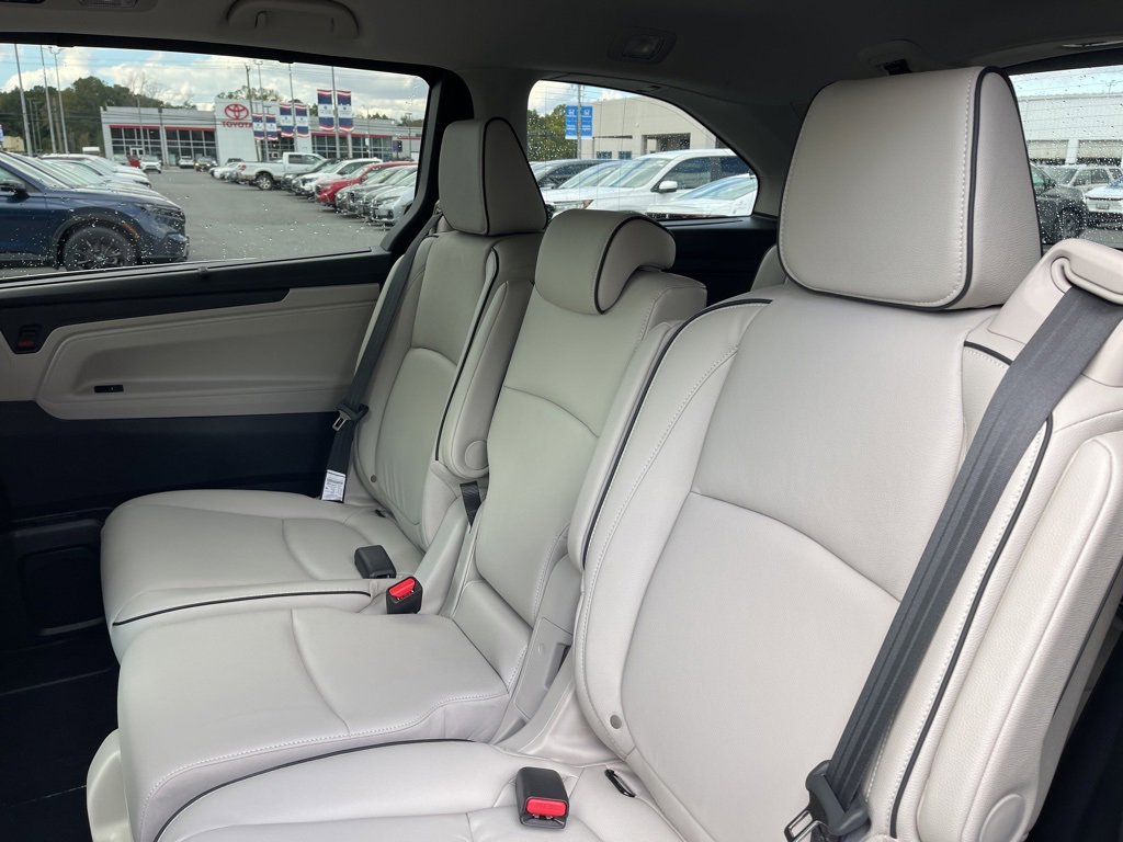 New 2026 Honda Odyssey Touring image 18