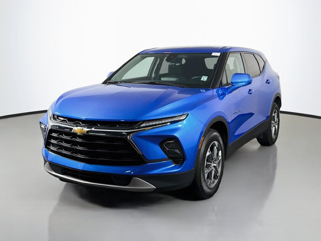 Used 2025 Chevrolet Blazer LT AWD/4WD image 3