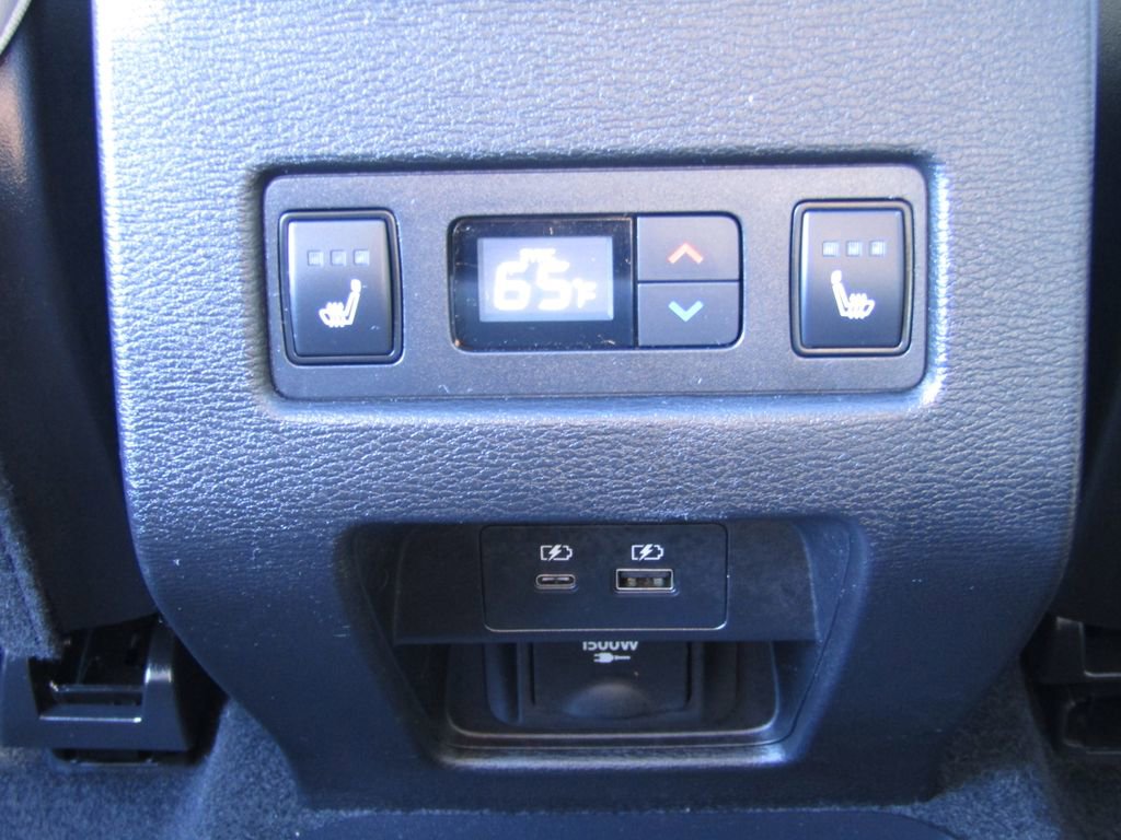 Used 2024 Mitsubishi Outlander SEL Black Edition image 34