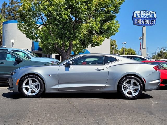 Used 2023 Chevrolet Camaro LT RWD image 9