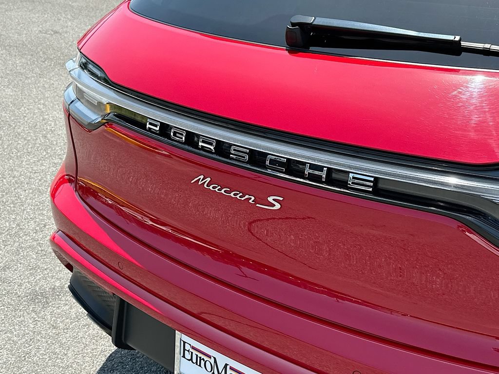 Certified 2022 Porsche Macan S AWD/4WD image 34