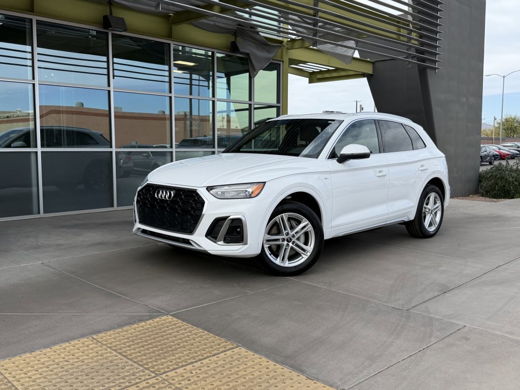 Used 2024 Audi Q5 e Premium w/ Convenience Package