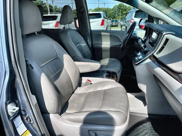 Used 2017 Toyota Sienna XLE AWD/4WD image 26