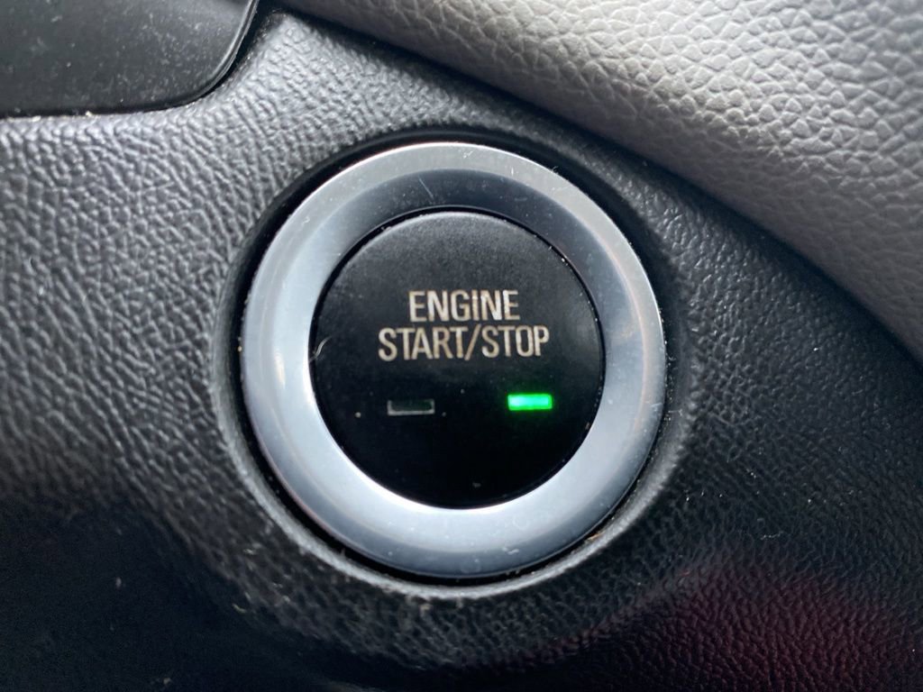 Used 2021 Chevrolet Equinox LS image 28