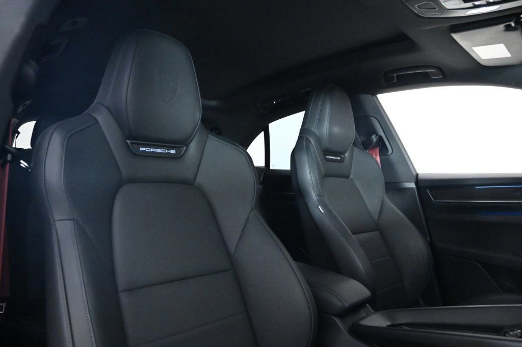 Certified 2025 Porsche Macan Electric image 18