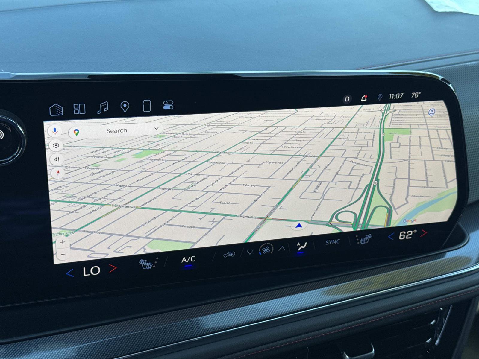 Used 2025 Chevrolet Suburban RST image 13