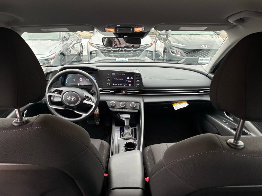 Used 2024 Hyundai Elantra SE image 15