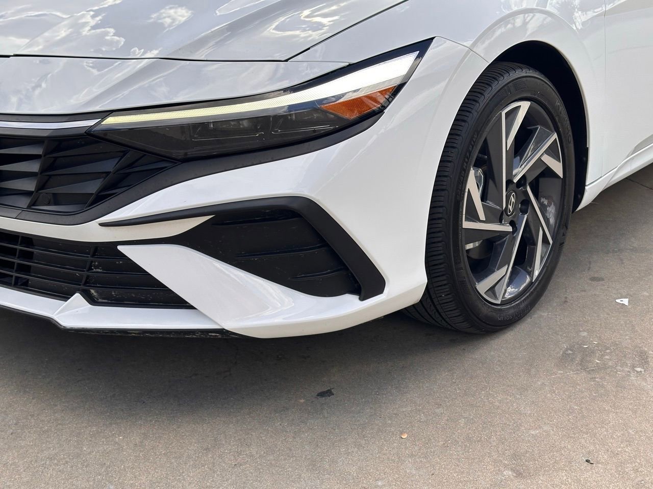 Certified 2025 Hyundai Elantra Sport w/ Cargo Package image 8