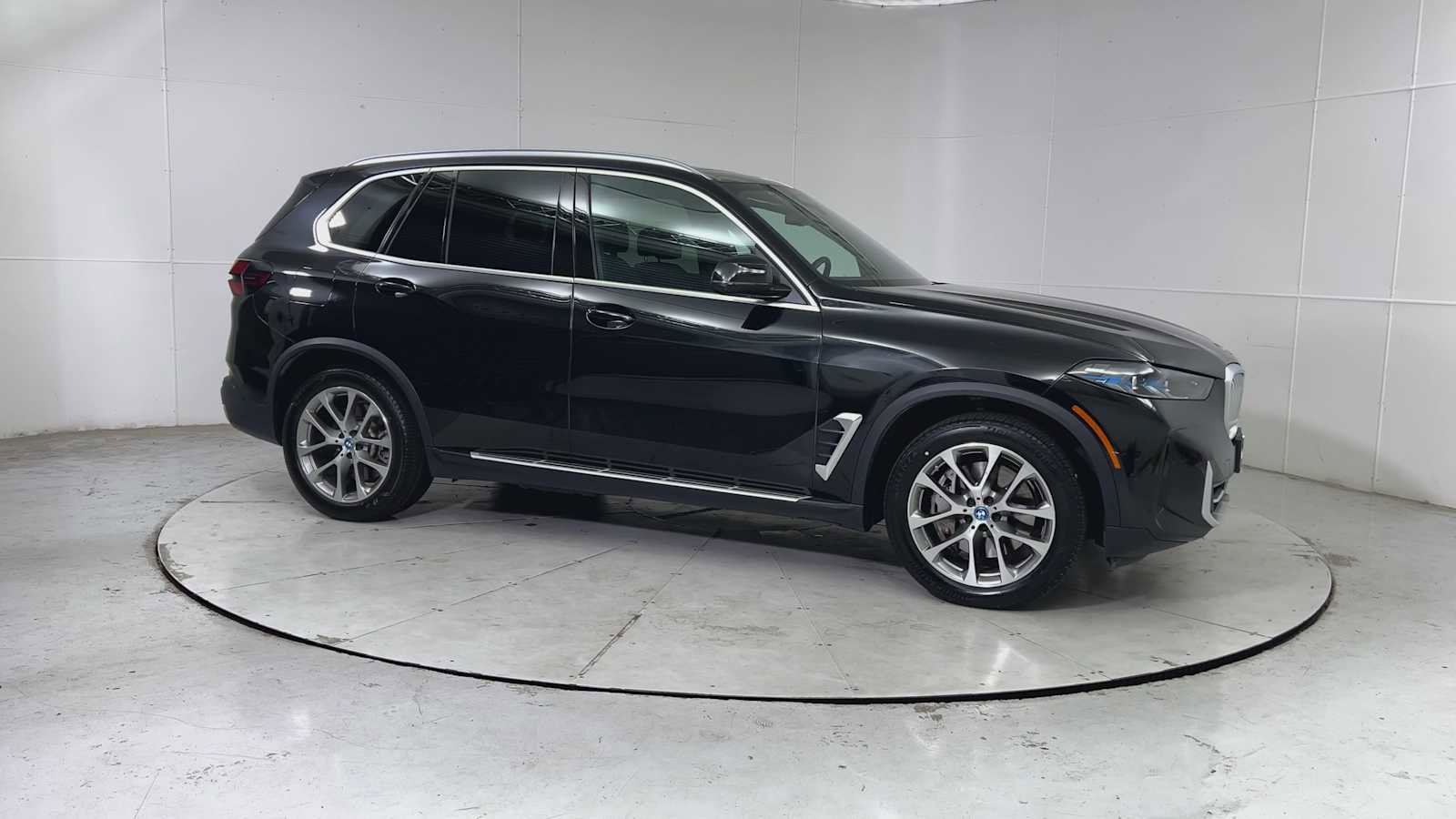 Used 2025 BMW X5 xDrive50e image 8