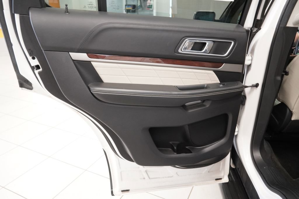Used 2017 Ford Explorer Platinum image 25