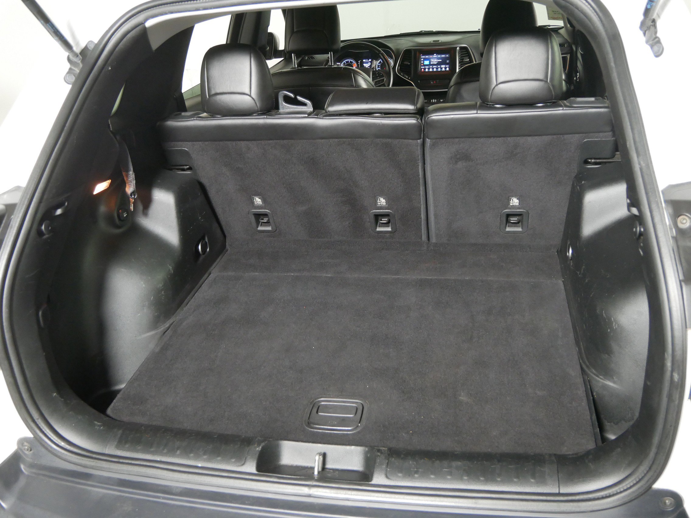 Used 2019 Jeep Cherokee Latitude Plus image 18