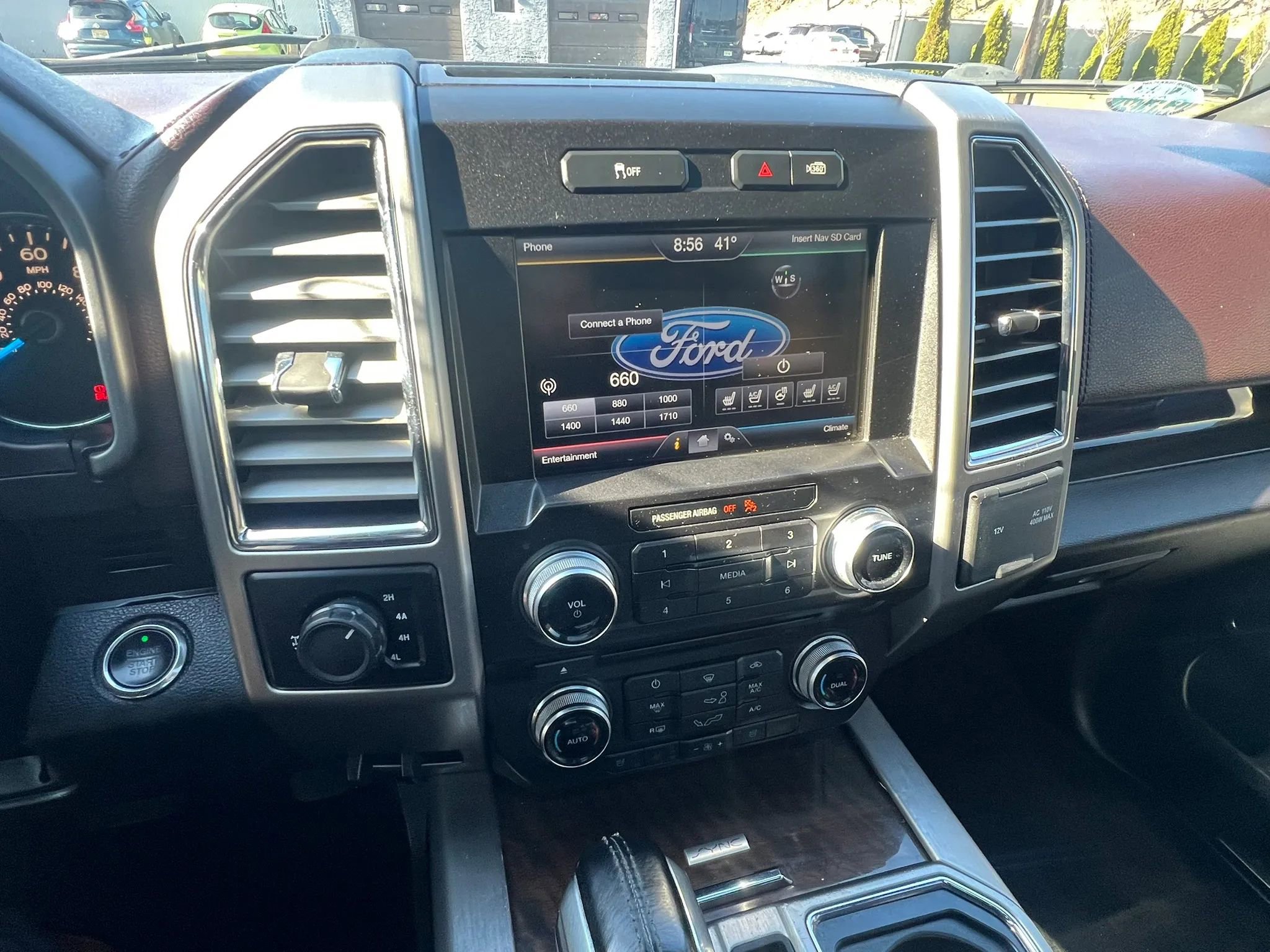 Used 2015 Ford F150 Platinum w/ Equipment Group 701A Luxury image 16