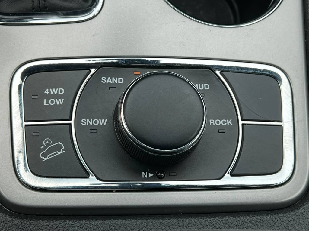 Used 2022 Jeep Grand Cherokee Limited w/ Tech Group AWD/4WD image 32