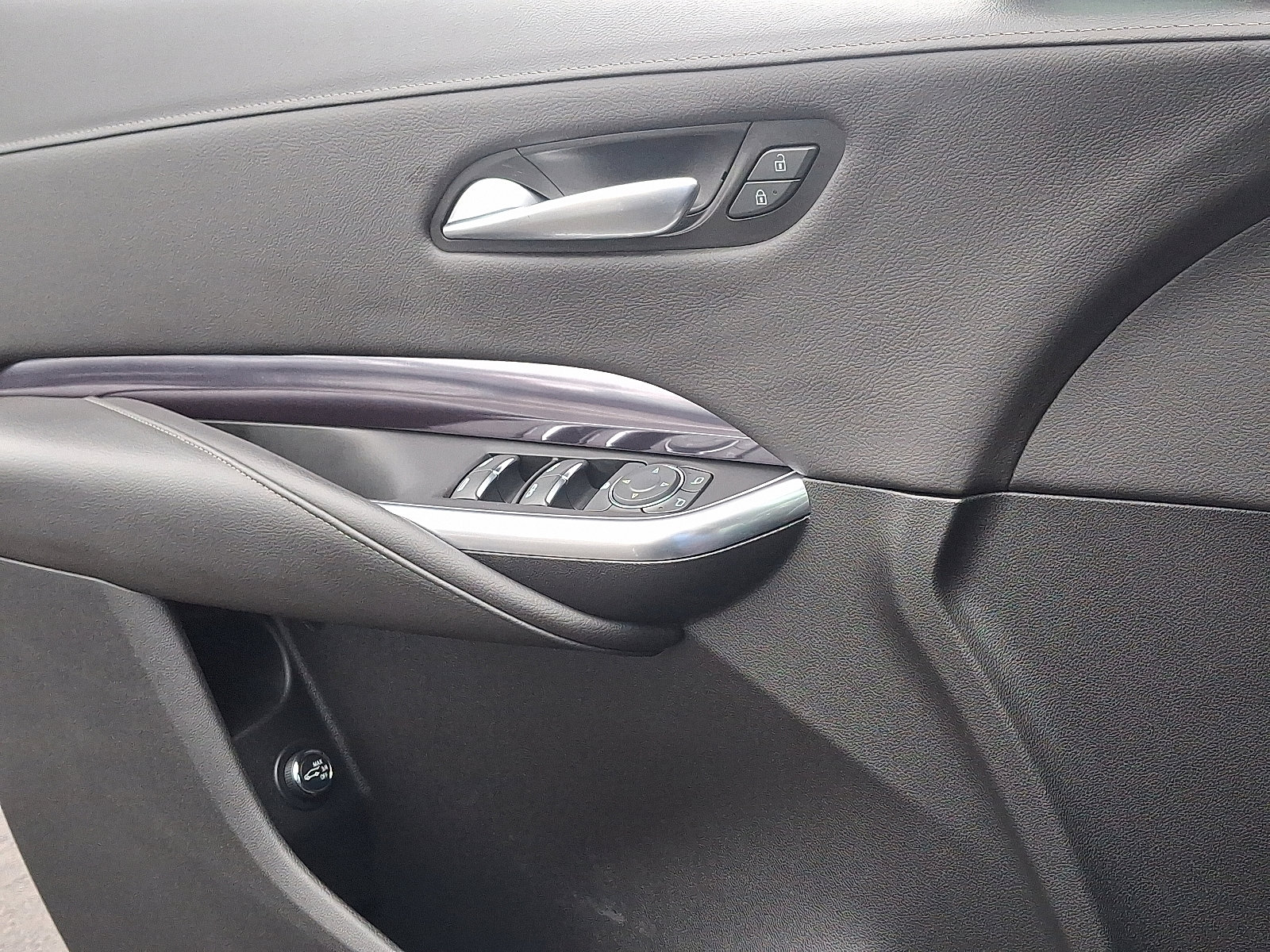 Certified 2023 Cadillac XT4 Luxury w/ Cold Weather Package image 14