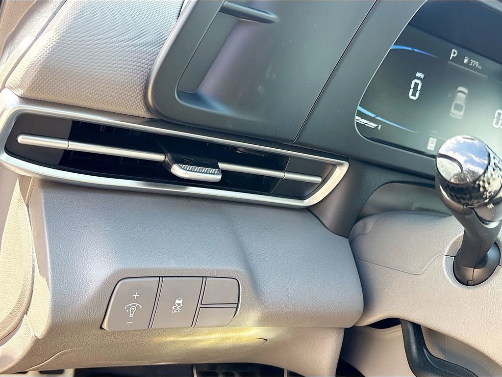 Certified 2025 Hyundai Elantra Sport image 9