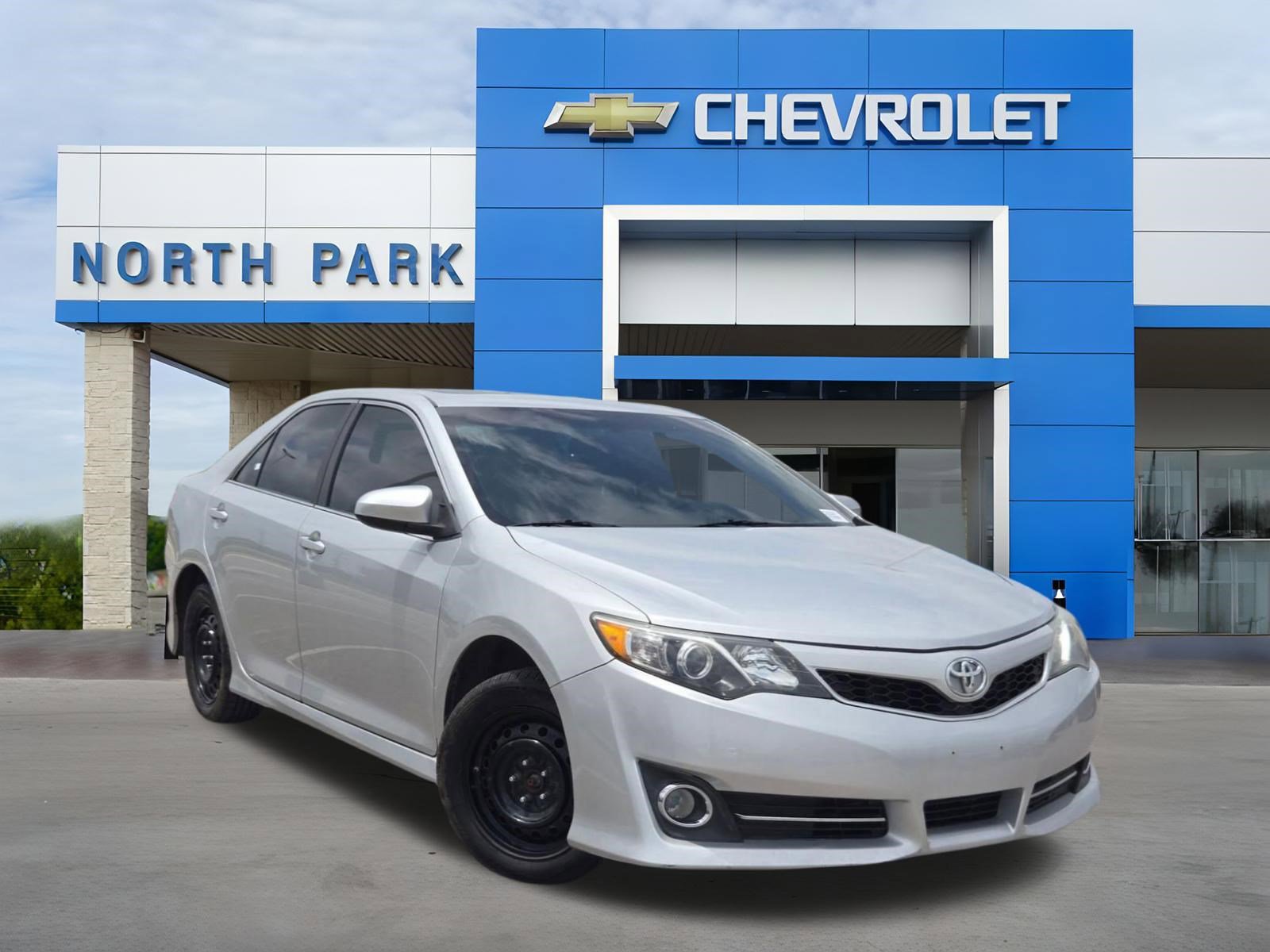 Used 2012 Toyota Camry SE FWD image 1