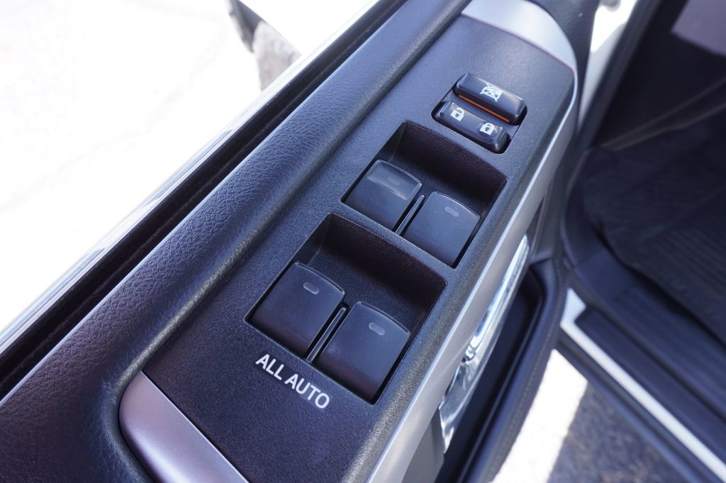 Used 2021 Toyota 4Runner SR5 Premium w/ Moonroof Package RWD image 17