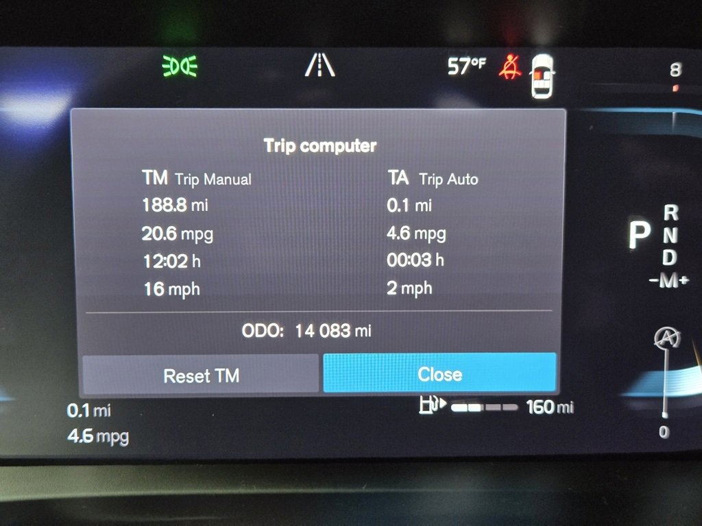 Used 2024 Volvo XC40 B5 Plus image 21