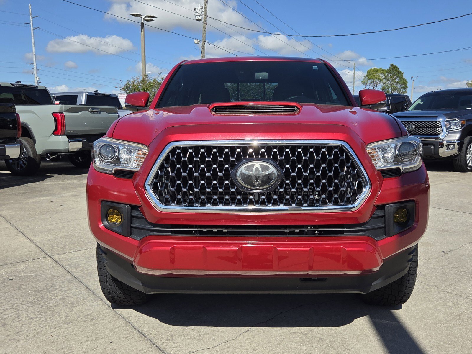 Used 2018 Toyota Tacoma TRD Sport image 2
