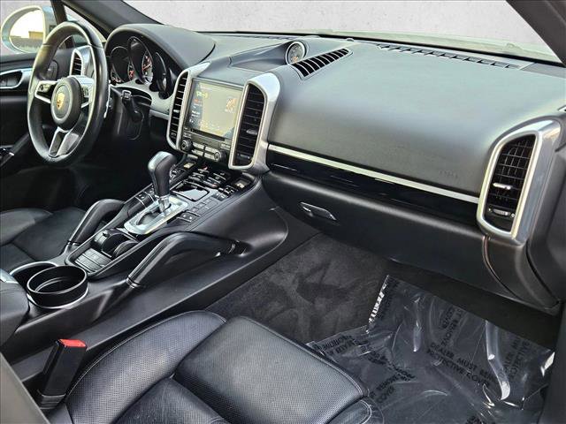 Used 2017 Porsche Cayenne Platinum Edition image 22