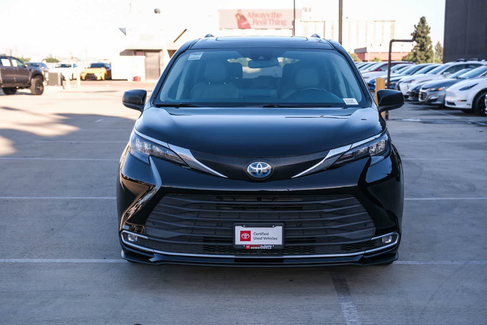 Certified 2024 Toyota Sienna XLE FWD image 2