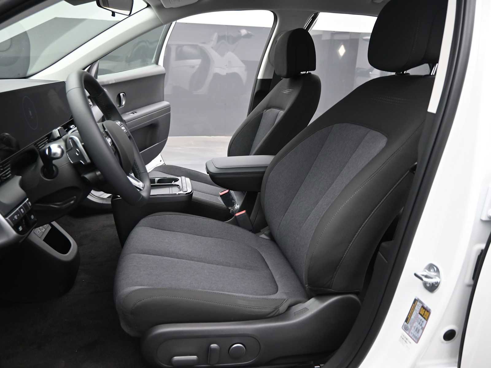 New 2025 Hyundai Ioniq 5 SE image 15