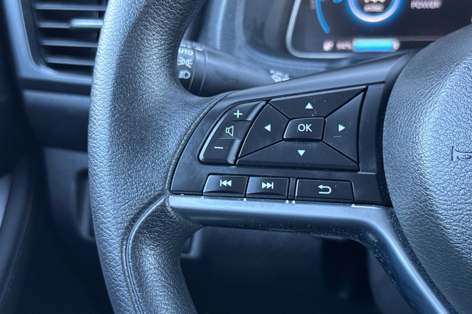 Certified 2025 Nissan Leaf S FWD image 37
