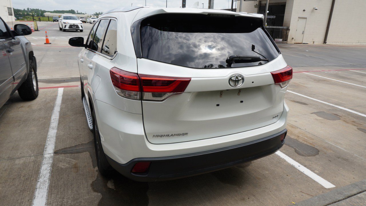 Used 2019 Toyota Highlander XLE FWD image 6