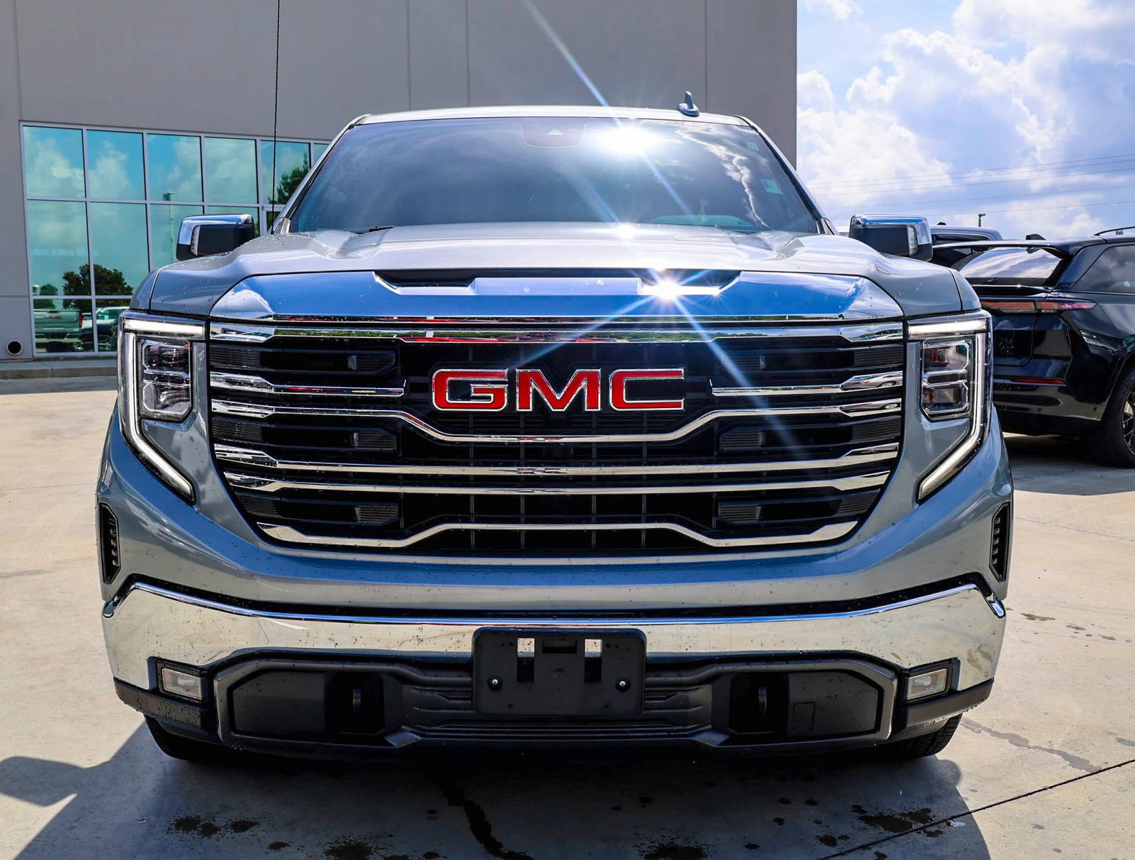 Used 2023 GMC Sierra 1500 SLT w/ SLT Premium Package RWD image 4