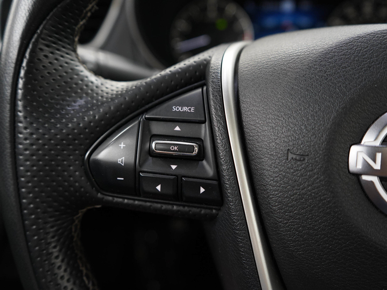 Used 2023 Nissan Maxima SL FWD image 19