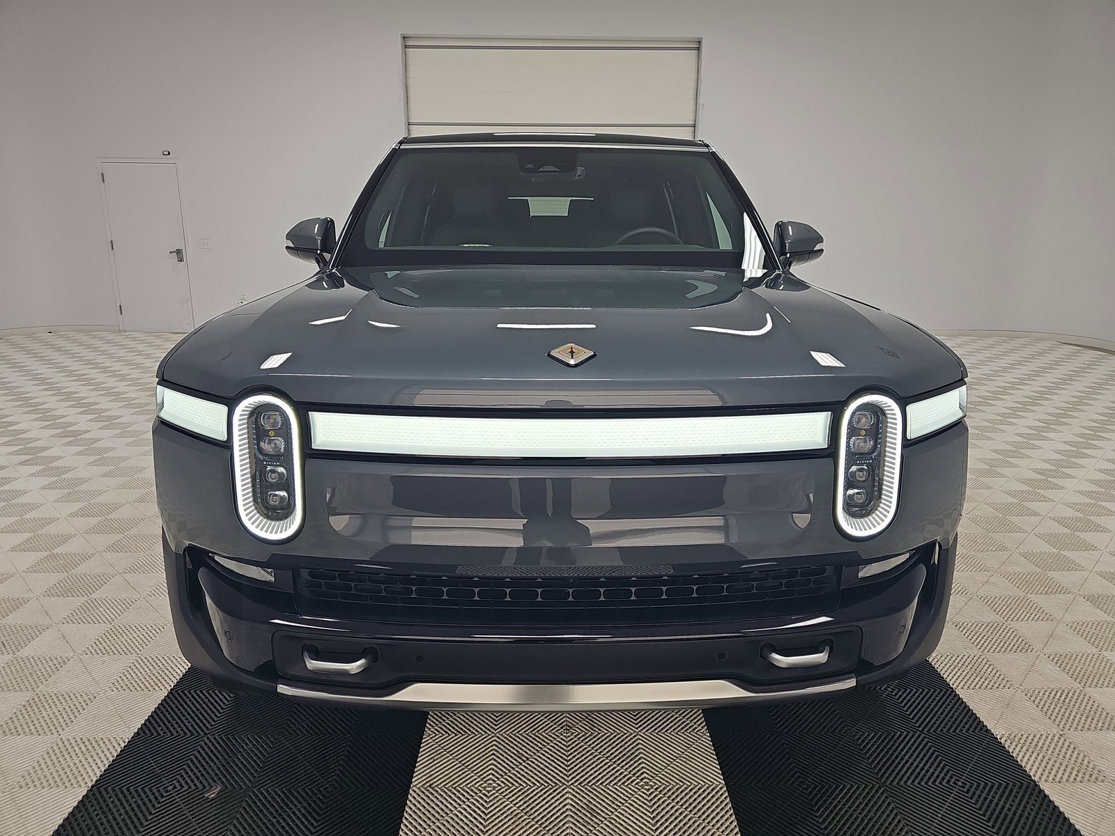 Used 2024 Rivian R1S Adventure image 8