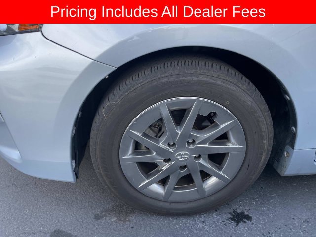 Used 2016 Toyota Prius V Three FWD image 2