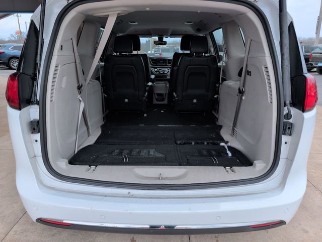 Used 2019 Chrysler Pacifica Touring-L image 20