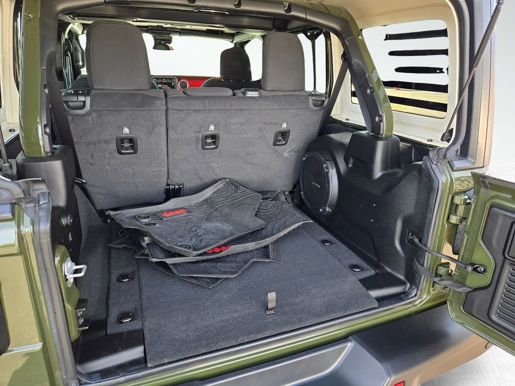 Used 2022 Jeep Wrangler Unlimited Rubicon w/ Xtreme Recon 35" Tire Package image 9