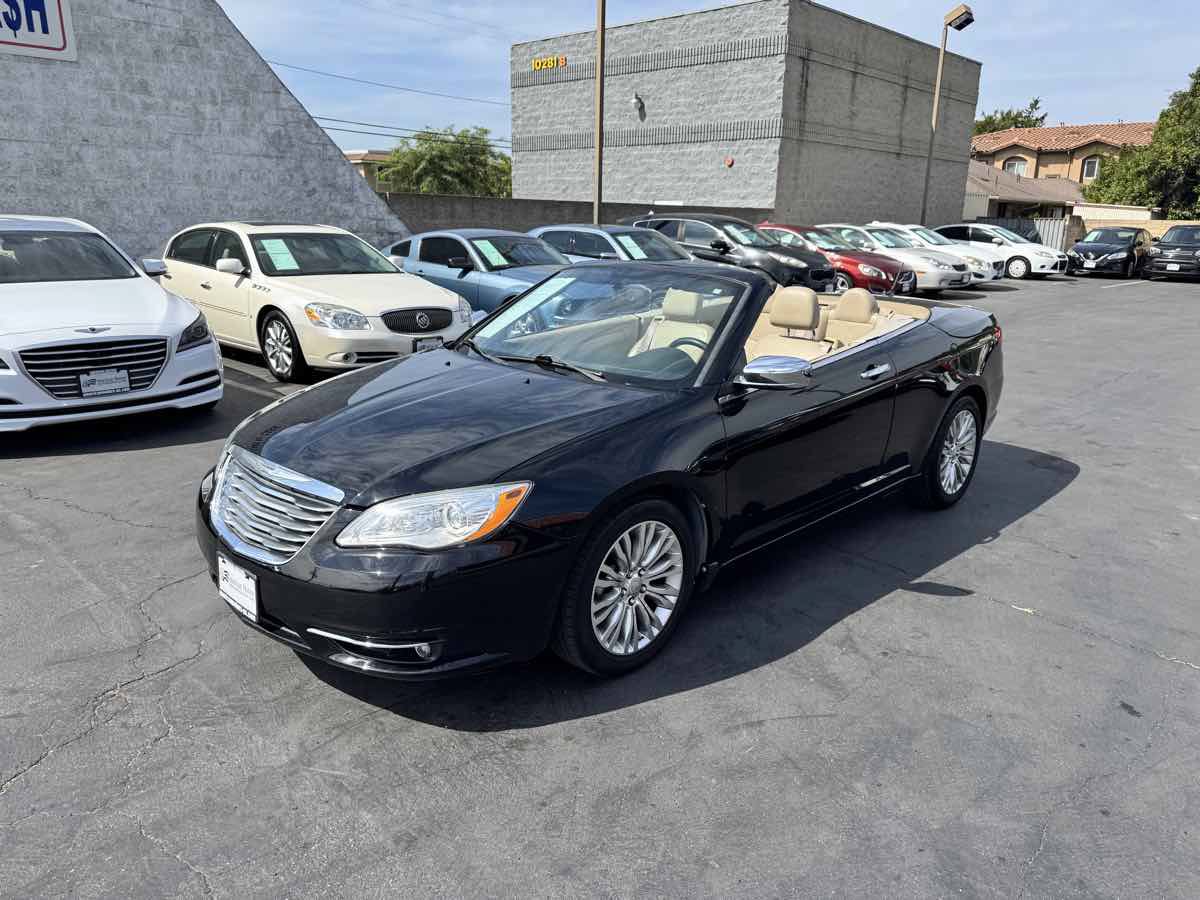Used 2013 Chrysler 200 Limited FWD image 5