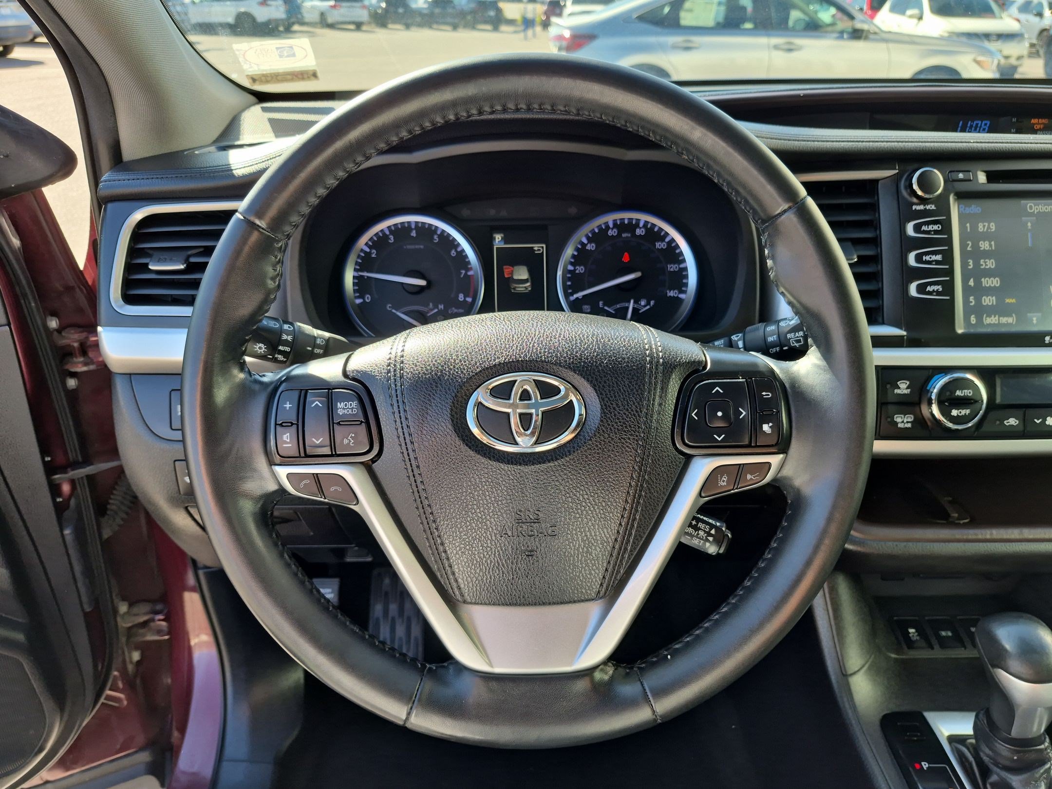 Used 2019 Toyota Highlander XLE AWD/4WD image 19